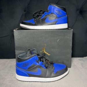 Air Jordan 1 Mid “Hyper Royal”